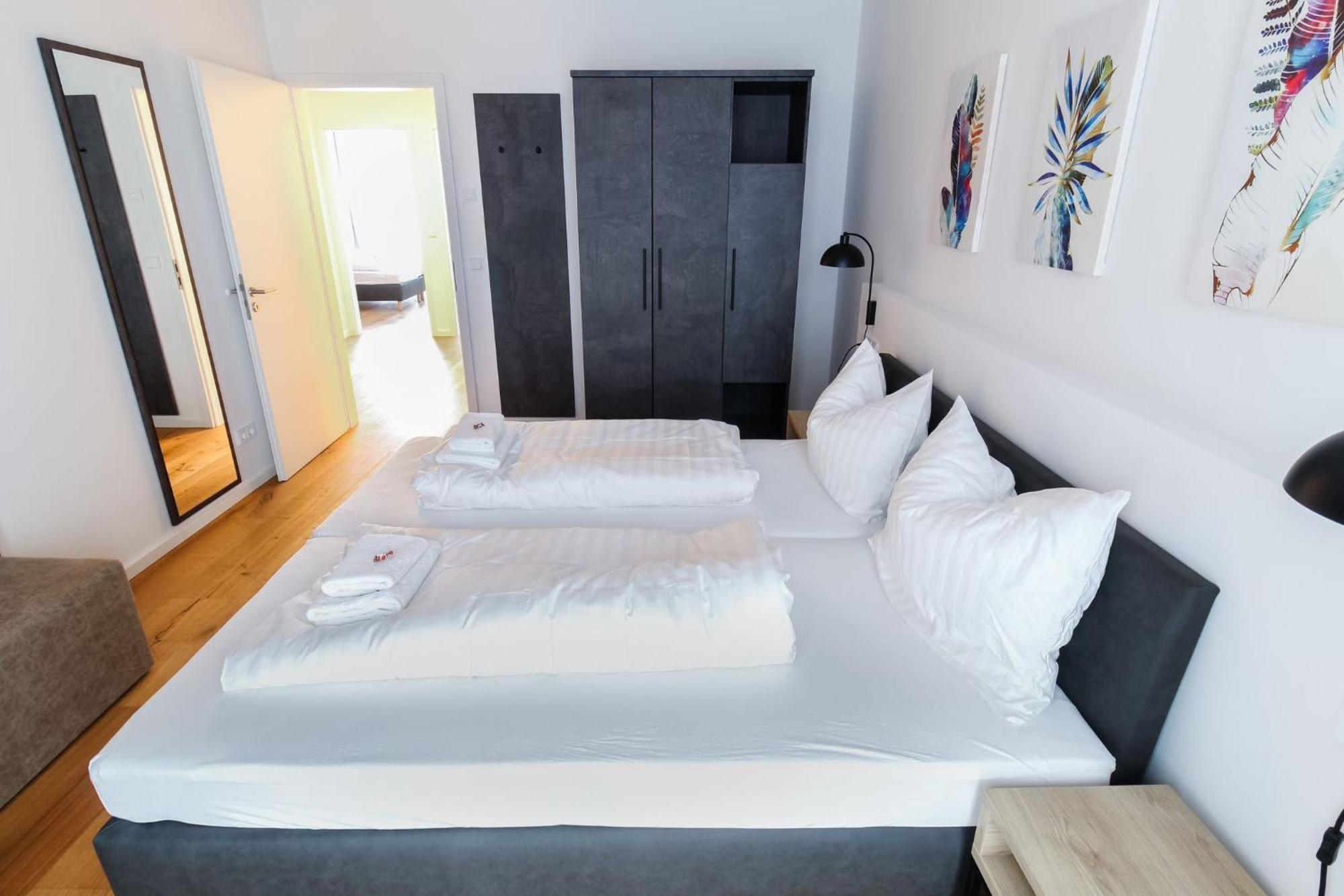 Helios Berlin Apartments Bagian luar foto