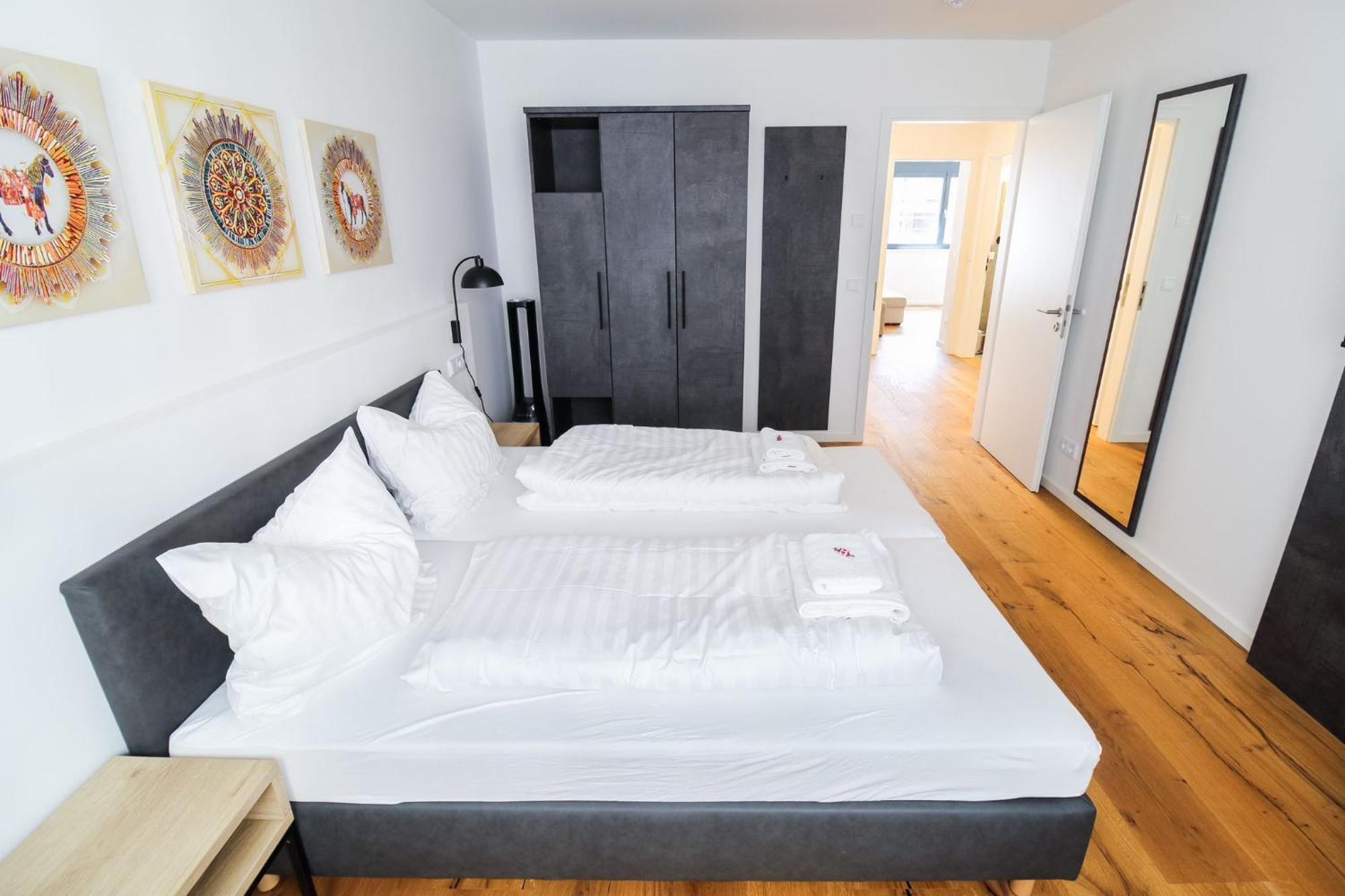 Helios Berlin Apartments Bagian luar foto