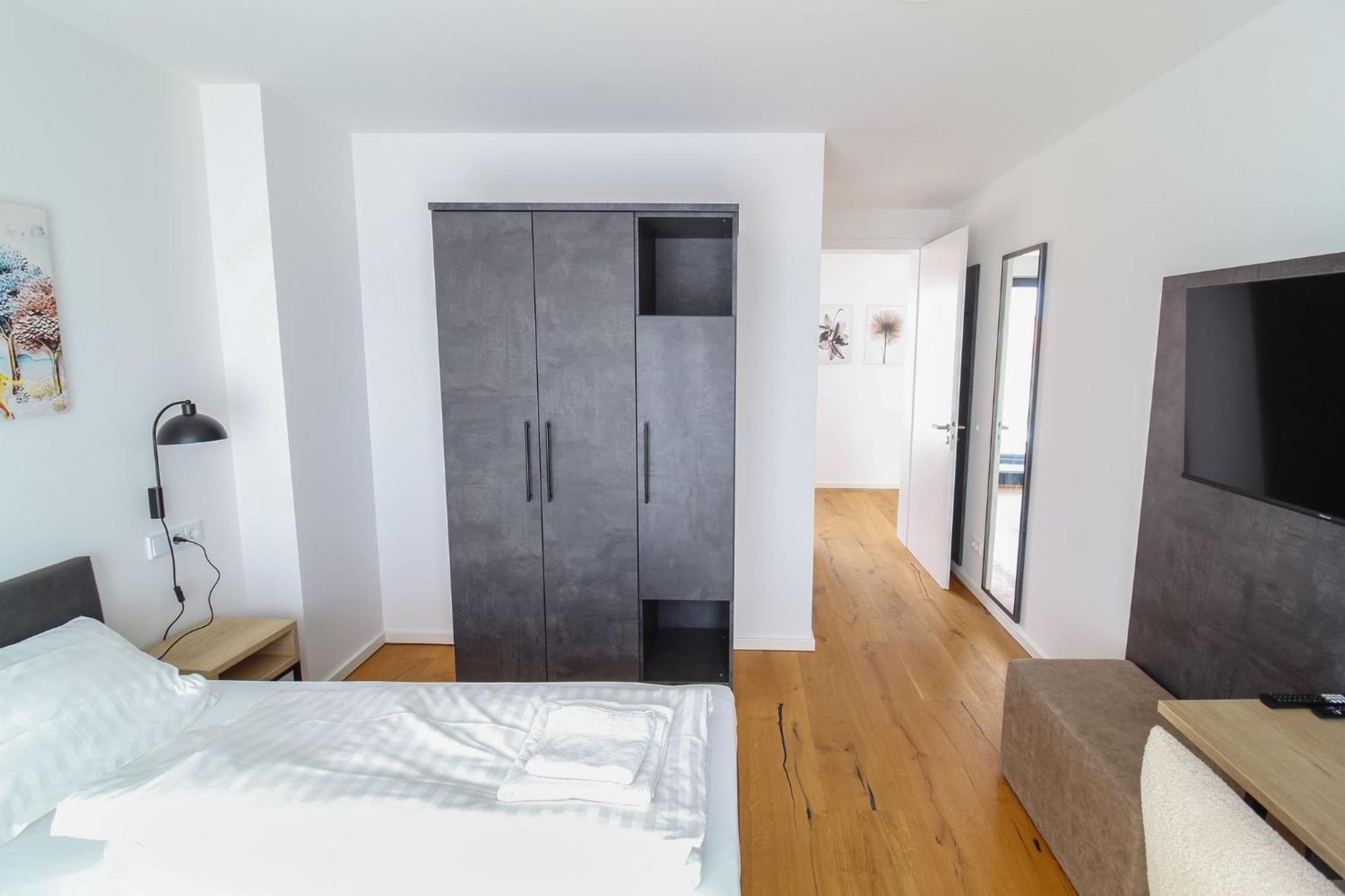 Helios Berlin Apartments Bagian luar foto